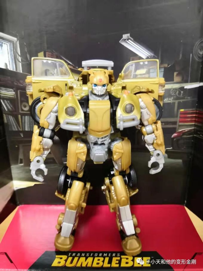 【评玩具】子小天:Movie杨测评《SDCC展会限定SS20甲壳虫大黄蜂&恐龙磁带套装 电影与动画的巧妙结合》