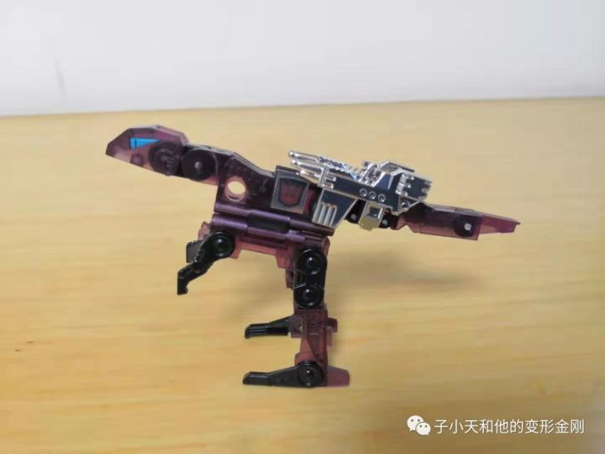 【评玩具】子小天:Movie杨测评《SDCC展会限定SS20甲壳虫大黄蜂&恐龙磁带套装 电影与动画的巧妙结合》