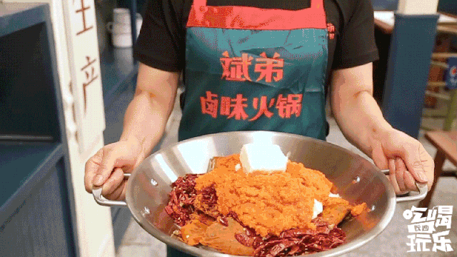 排队2小时也要吃到的卤味火锅之王，被逼双店齐开！