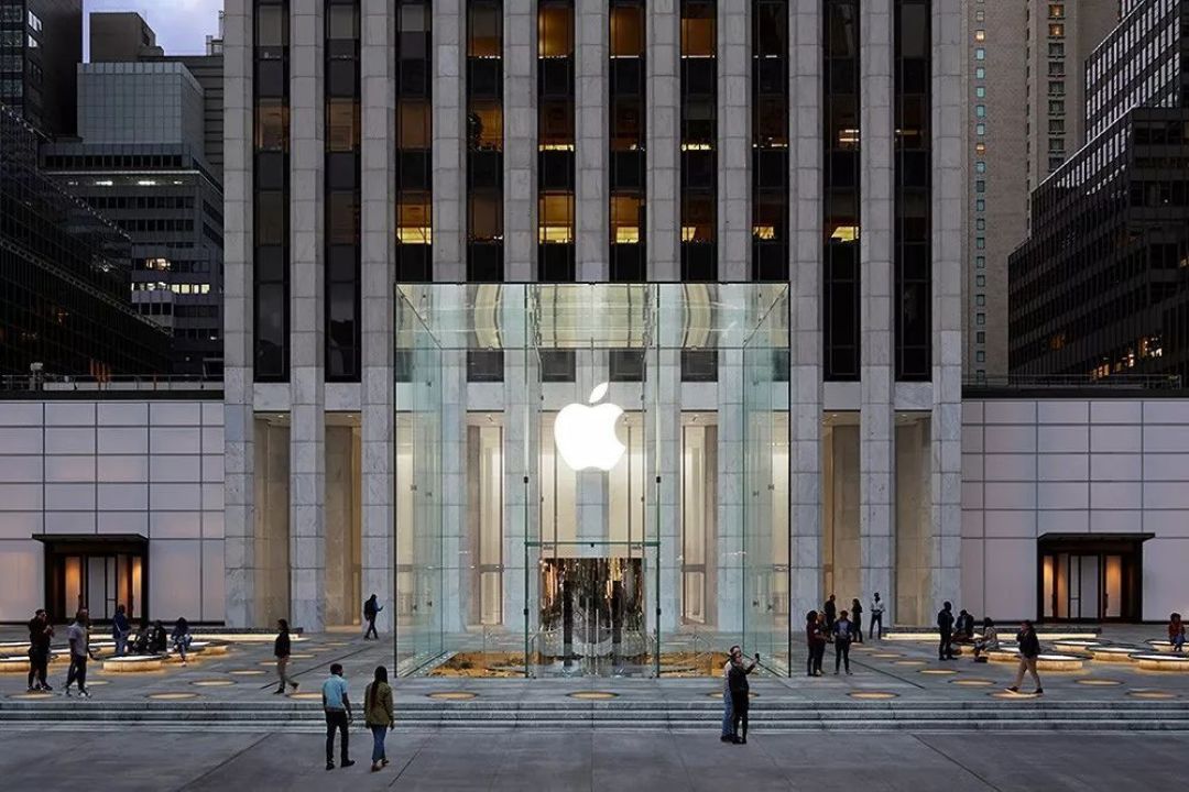 iPhone越来越"丑", 苹果店却越来越美