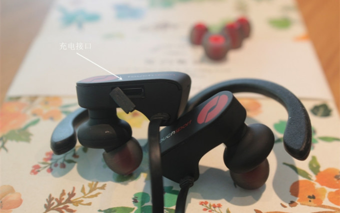 击音耳塞式耳机