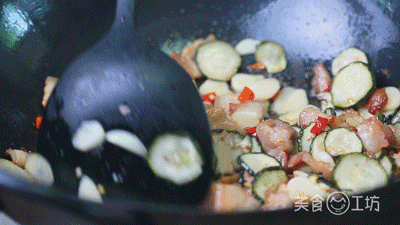 黄瓜晒干炒,味道竟比猪肉好!