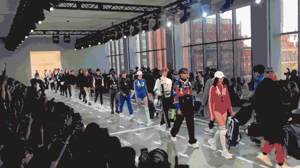 “秋衣秋裤”登陆纽约时装周 你一定穿过这件
