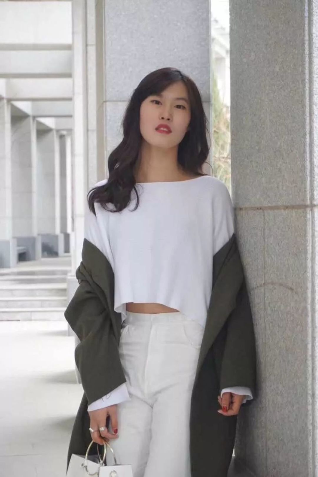 美女当然有自信，那么普通“丑”女呢？