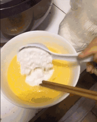 不擀面、不和面,一个塑料袋就能做面条,筷子一搅3分钟就好!