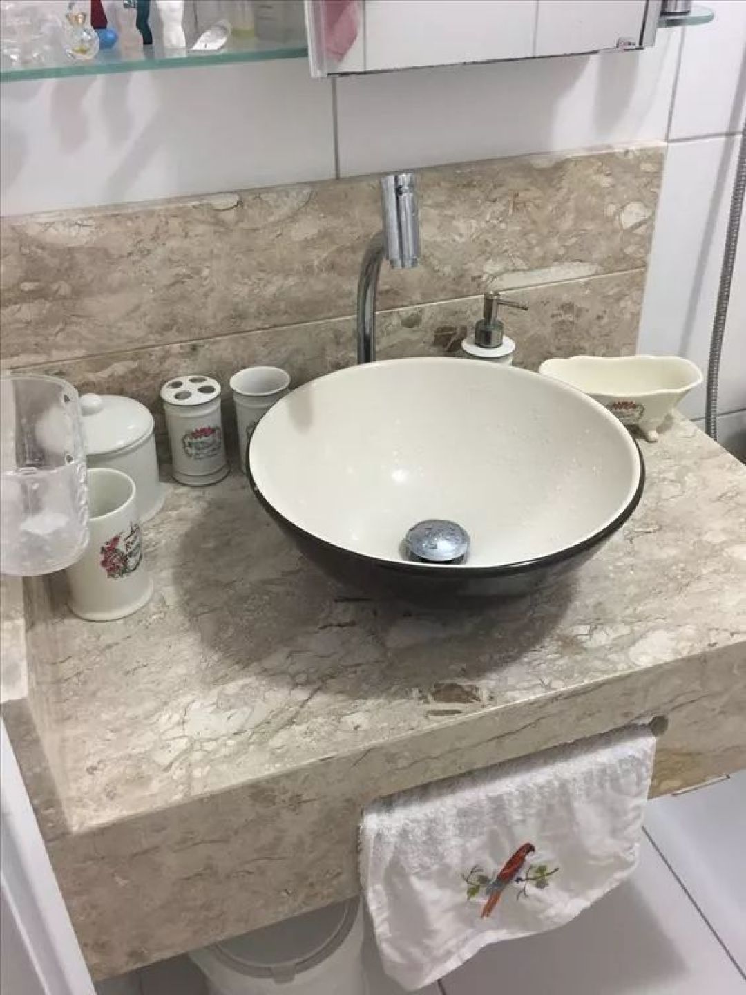 满屋子头发难清理,聪明的女人这样做,家里一根发丝都没有!