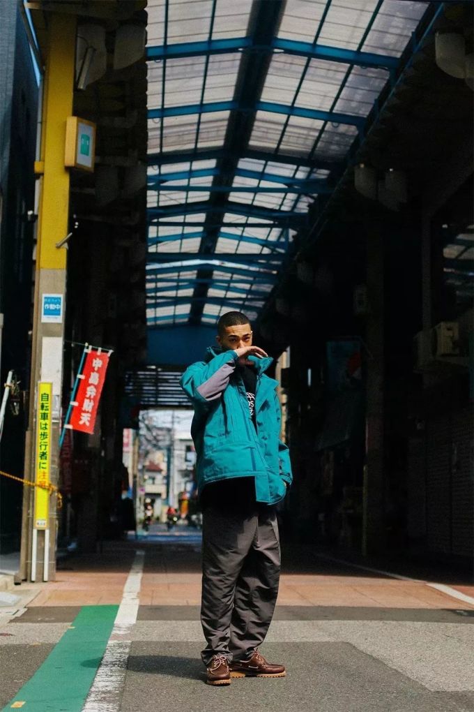 潮闻快食|经典「雪山」羽绒服再现!Off-White™发布新Logo设计T恤