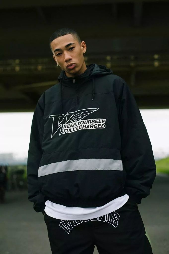 潮闻快食|经典「雪山」羽绒服再现!Off-White™发布新Logo设计T恤