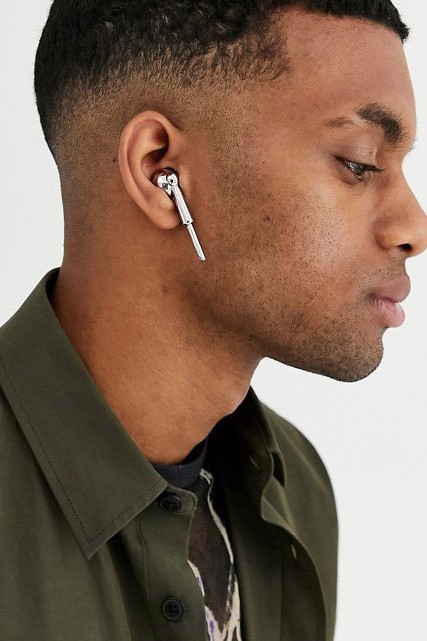 只要$9.5 喔！ASOS 上架形似 Apple AirPods 样式的饰品