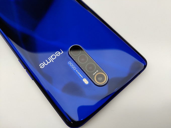 90Hz平民旗舰：realme X2 Pro手机发布，骁龙855Plus、50W闪充加持红砖水泥配色亮眼，首销价2599元起