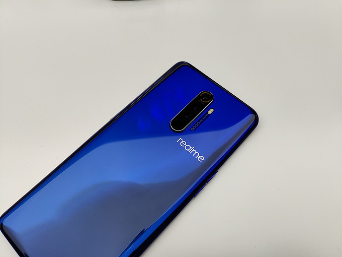 90Hz平民旗舰：realme X2 Pro手机发布，骁龙855Plus、50W闪充加持红砖水泥配色亮眼，首销价2599元起