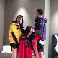 北面联名冲锋衣夹克,连女孩都在剁手的潮牌服饰