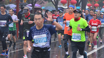 【行●运动】 篇三十七：2019年西安国际马拉松赛，一场雨中差点PB的半程赛事 