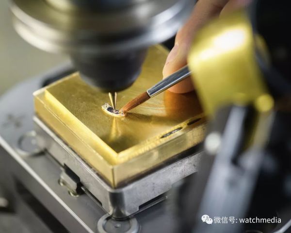 现在还有接近100%的纯手工制表吗?也许,有!