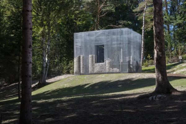 他用铁丝网打造出的惊人作品,比3D网格建模还牛!