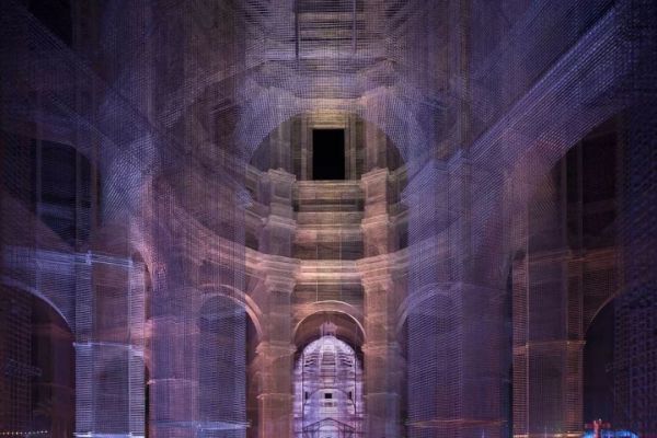 他用铁丝网打造出的惊人作品,比3D网格建模还牛!