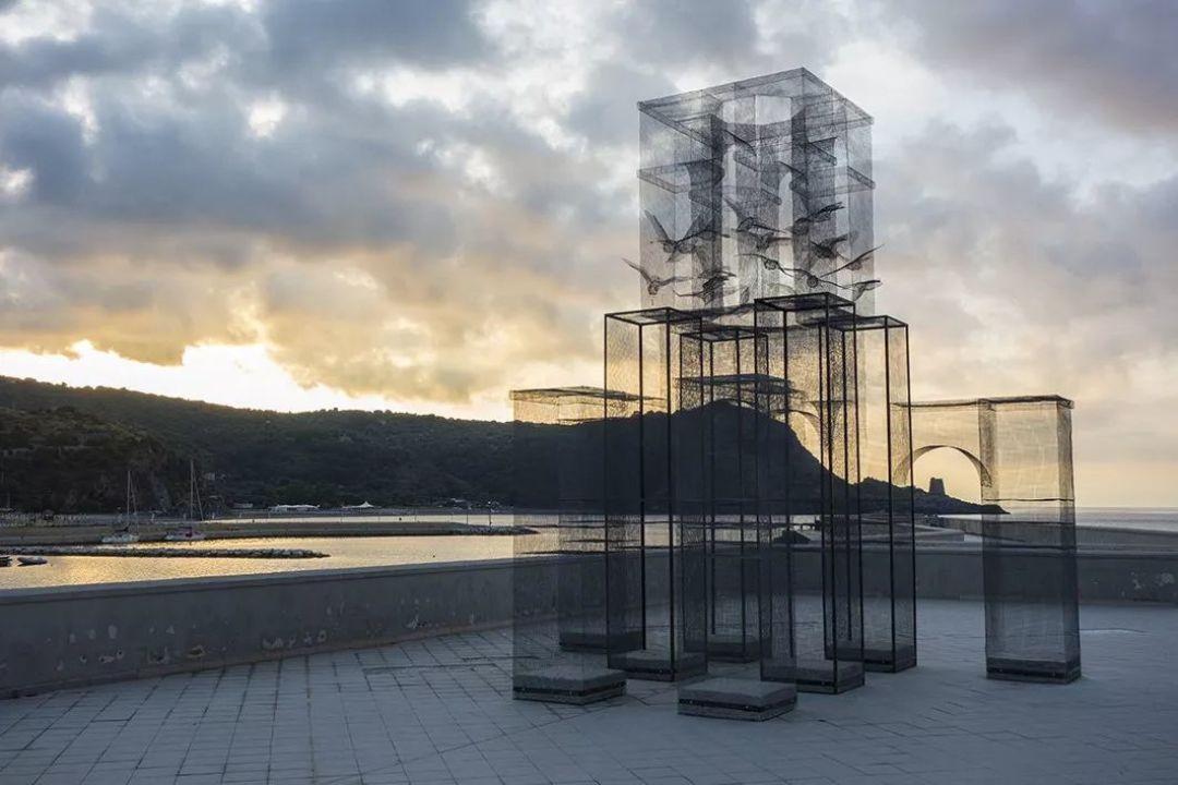 他用铁丝网打造出的惊人作品,比3D网格建模还牛!