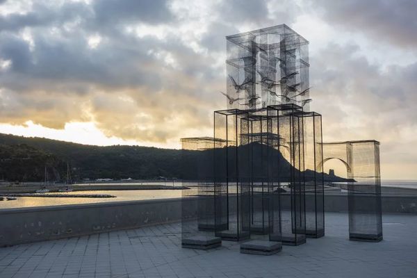 他用铁丝网打造出的惊人作品,比3D网格建模还牛!