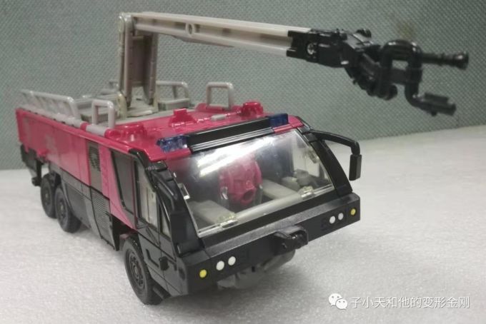【评玩具】子小天:粑粑总测评《变形金刚 变3领袖级御天敌—帅气小老头》