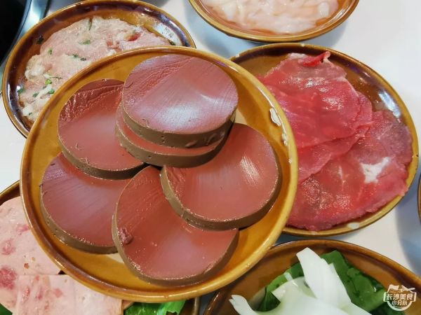 300多元就能吃65道菜?这家3拖1的重庆火锅味道勉强过关