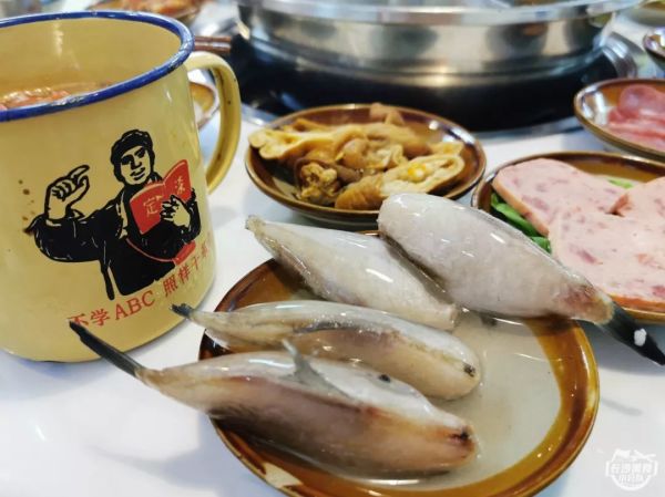 300多元就能吃65道菜?这家3拖1的重庆火锅味道勉强过关
