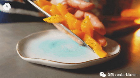 法国最著名的经典火焰料理,非属这道燃烧的可丽饼不可