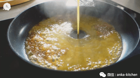 法国最著名的经典火焰料理,非属这道燃烧的可丽饼不可