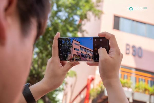 NEX 3 5G 版站在未来与现实的交汇点,以创新力为自身披坚执锐