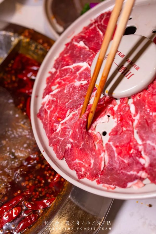肉要鲜切的才好吃!侯家塘川锅一号搬新家,解锁超多新菜品