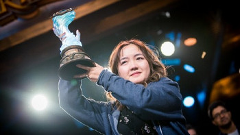 重返游戏：《炉石传说》2019全球总决赛中国女选手夺冠
