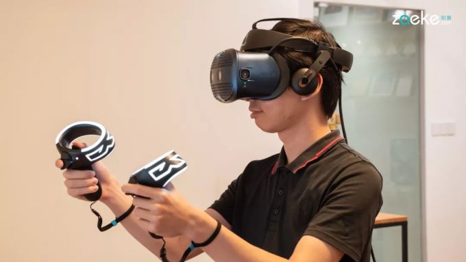 “领进门”还是“看个人”?VIVE Cosmos两头都能照顾到