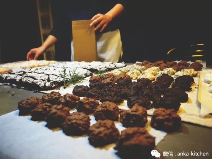 老板娘首次出镜给你们送心心念念的圣诞糕点礼盒啦!快来饱个眼福【安卡西厨】