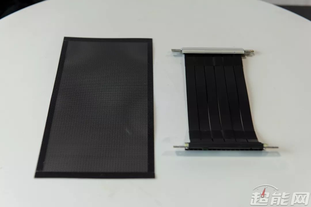乔思伯A4 ITX机箱评测:大容积的小钢炮
