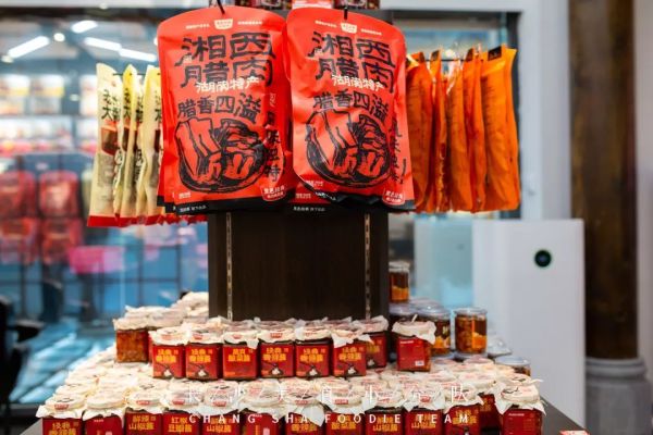 黑色经典又又又搞新花样!首创臭豆腐汉堡,吃完后直呼...真香!