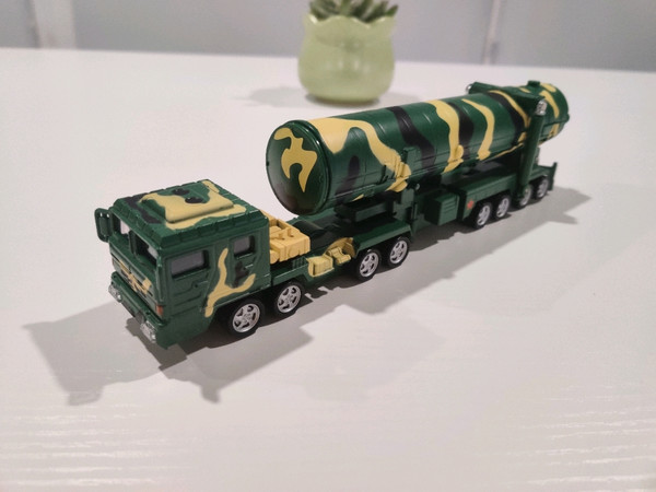 桌面摆件——DF31A发射车模型