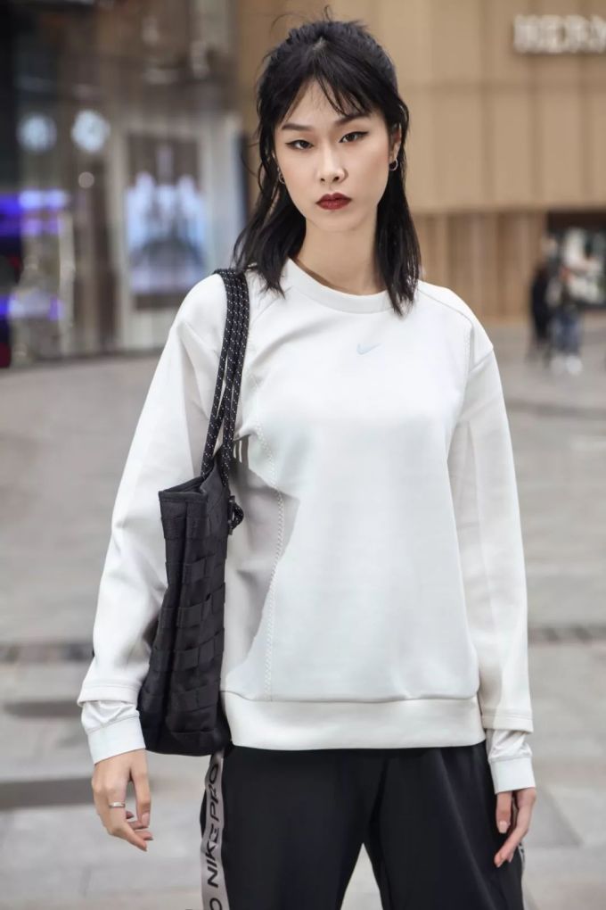花最少的钱买最尖的货,运动潮服推荐!