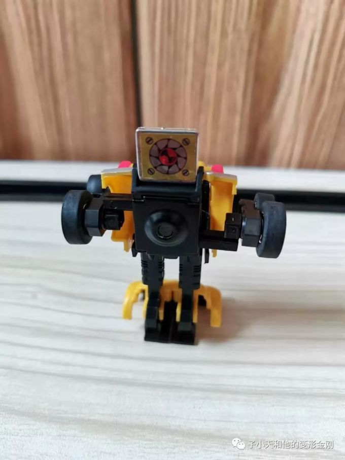 【评玩具】子小天:G1(复刻)大黄蜂开箱测评!