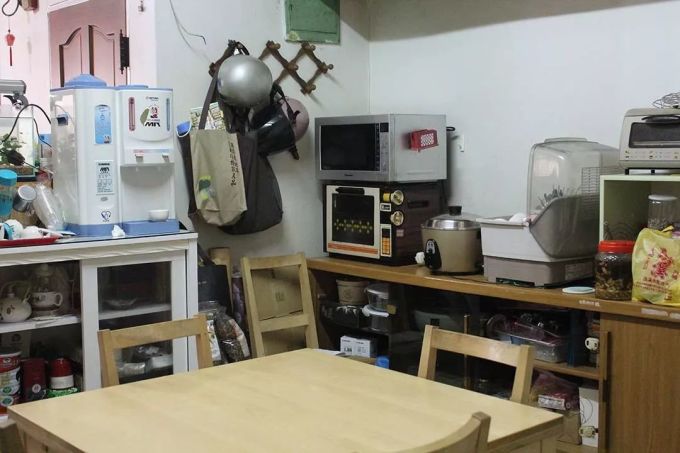 用了宜家爆改,12㎡餐厅收纳太惊人!还有伸缩餐桌,六口人也坐得下