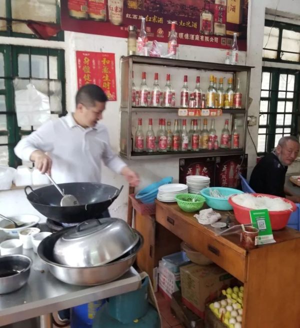 “对不起,我不和广东人一起吃饭,酒都不会喝”
