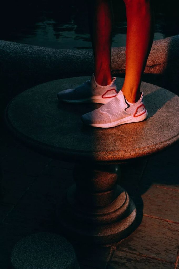 潮闻快食 | adidas Originals的极寒生存室长什么样?ROARINGWILD与JONY J推出限定系列