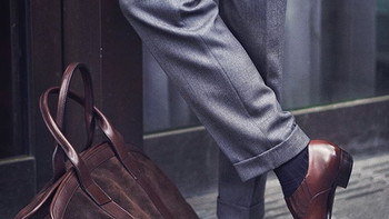 穿搭技巧 篇十：寒冷的冬季需要一条保暖又百搭的灰色法兰绒西裤呵护！