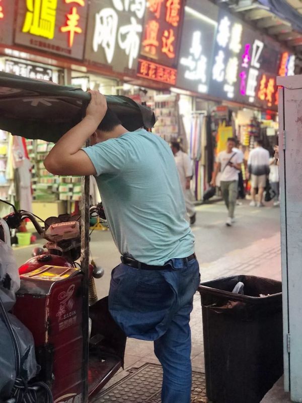微信图片_20191104123041.jpg 在广州「中大」混了一年,他做了一件同龄人意想不到的事