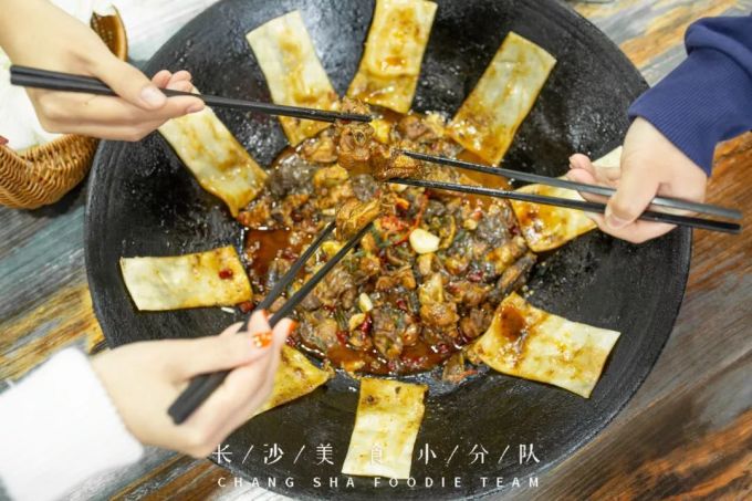 人均30元!皖北网红地锅鸡吃到饱,双11后不吃土就吃鸡!