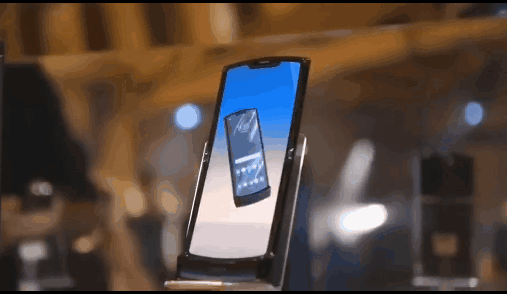 经典刀锋V3重生：MOTOROLA 摩托罗拉 Razr 发布，全球首款折叠屏翻盖手机