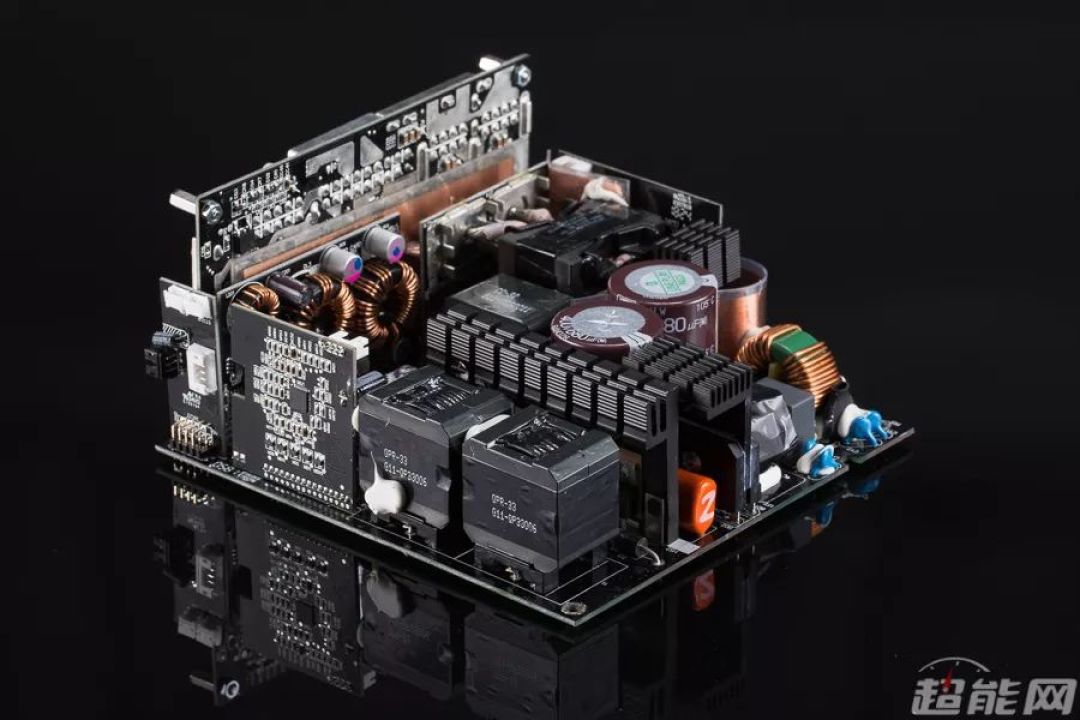 Tt ToughPower PF1 ARGB 1050W电源评测:有强悍性能,还有绚丽灯光