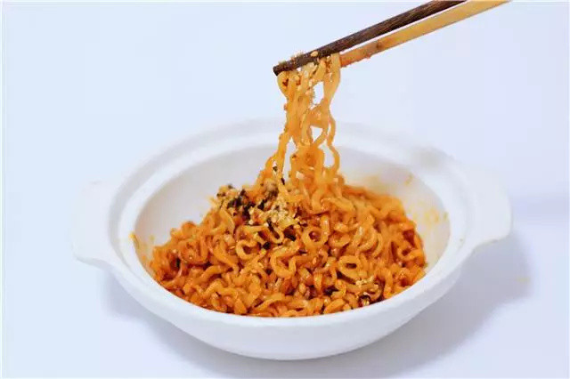 洗发水味泡面居然能防脱发?!2019年最值得囤的泡面,看这一篇就够了!