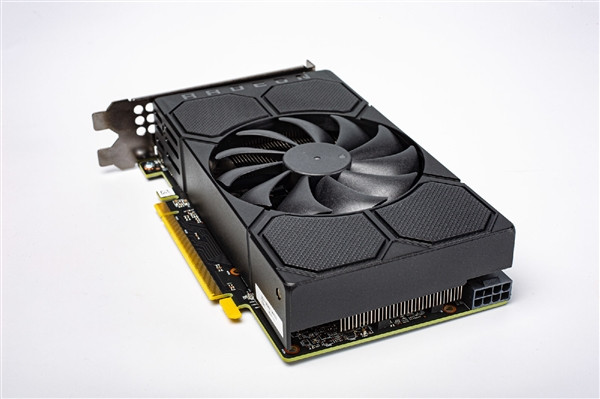 完美取代RX 580：AMD Radeon RX 5500桌面版曝光，7nm工艺大幅降低功耗