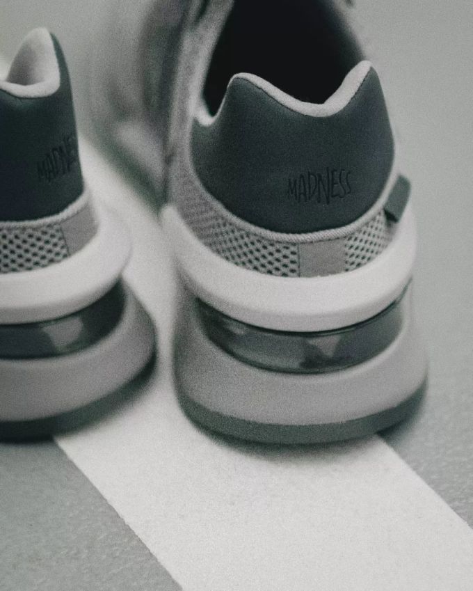 潮闻快食 | adidas 推出星战主题 ALPHAEDGE 4D ;Dior x Stussy 重磅联名企划疑似曝光!