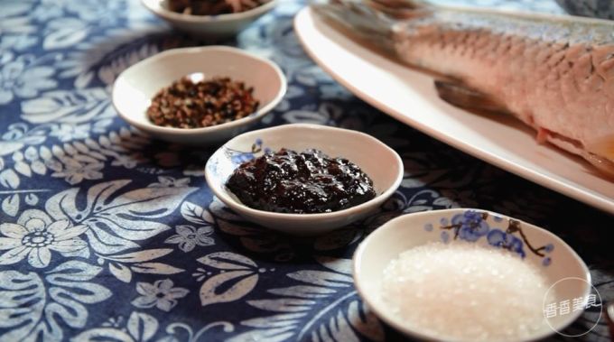 传说中的东北神菜铁锅炖烀饼子,在家也能轻松搞定