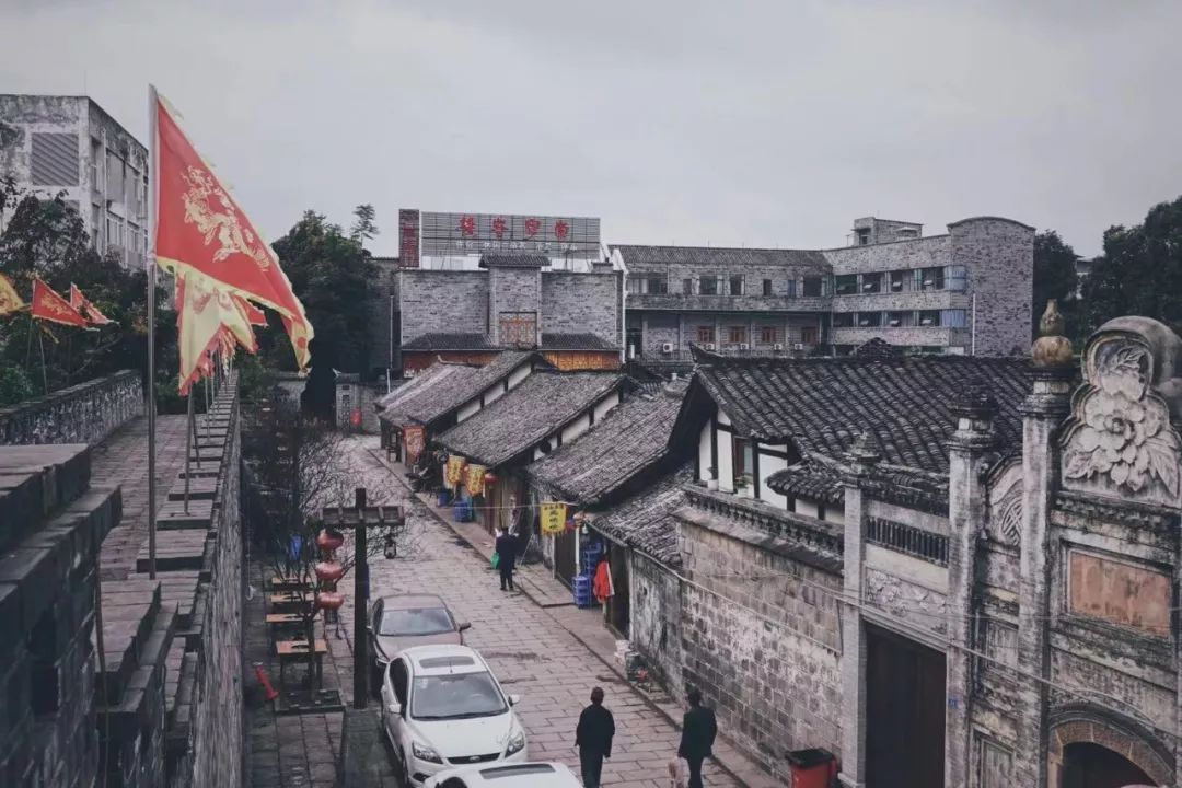 去1300年的唐昌古镇！吃街巷里的「风吹吹」